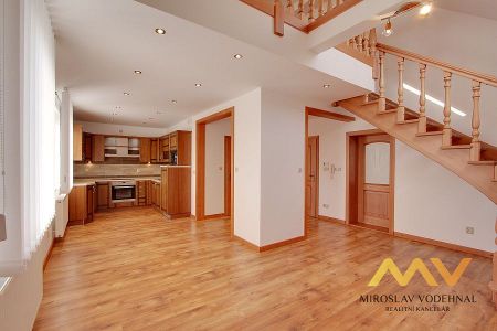 Pronájem bytu 4+kk 115 m² - Fotografie 2