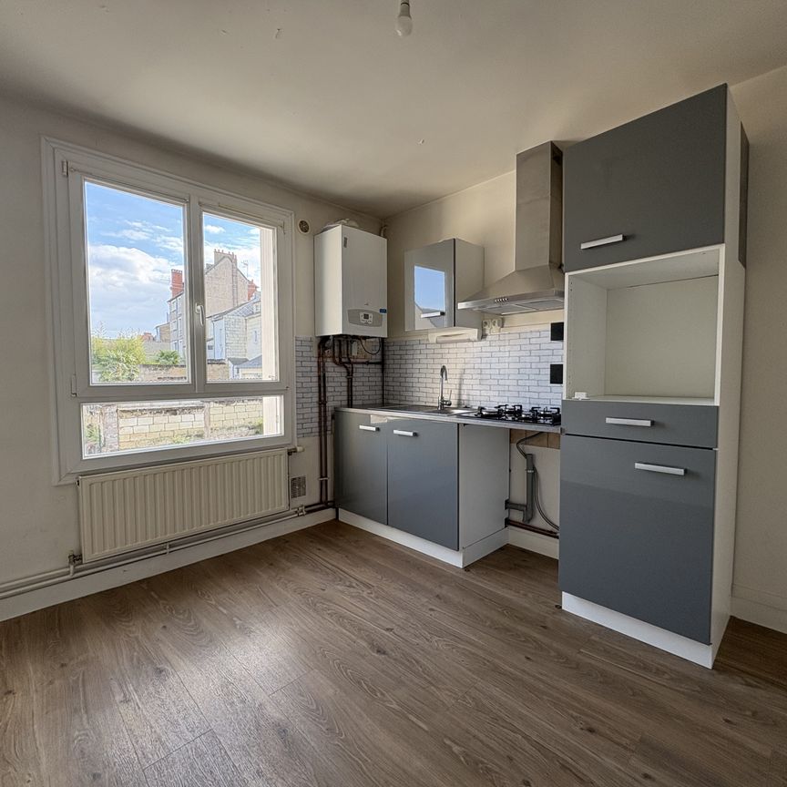 Location Appartement 3 pièces 70m² SAUMUR 49400 - Photo 1