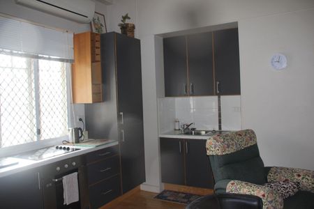 1 Bedroom unit - East Innisfail - Photo 3