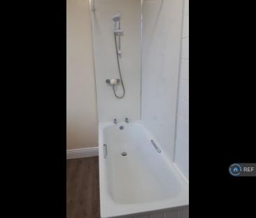 4 bedroom semi-detached house to rent - Photo 6