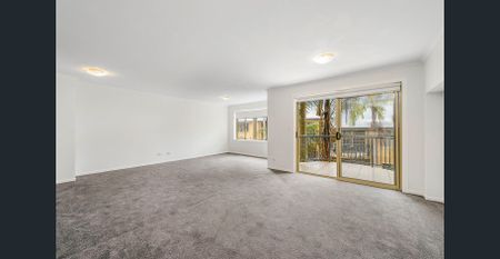 Prime Location In Lighthouse Shops And Beach On Your Door Step - Photo 5