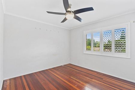 Stunning Split-Level Family Home with Pool & Two Kitchens - Photo 3