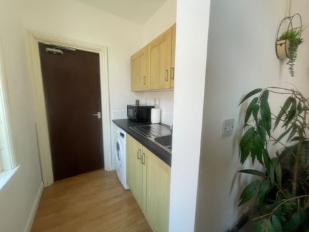 1 Bed Flat, Beeston, LS11 - Photo 5