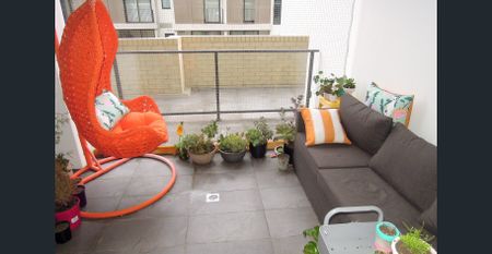 WELL KEPT ONE BEDROOM APARTMENT - Photo 4