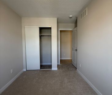 For Lease - 22 Sintaluta Walk, Stittsville - Munster - Richmond, On... - Photo 4