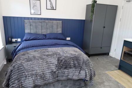 1 bedroom in a house share to rent - Photo 3