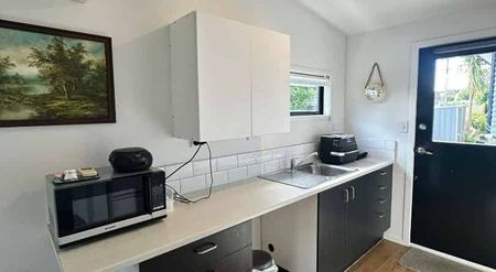 Spacious 1-Bedroom Residence in Beach Haven - Photo 2