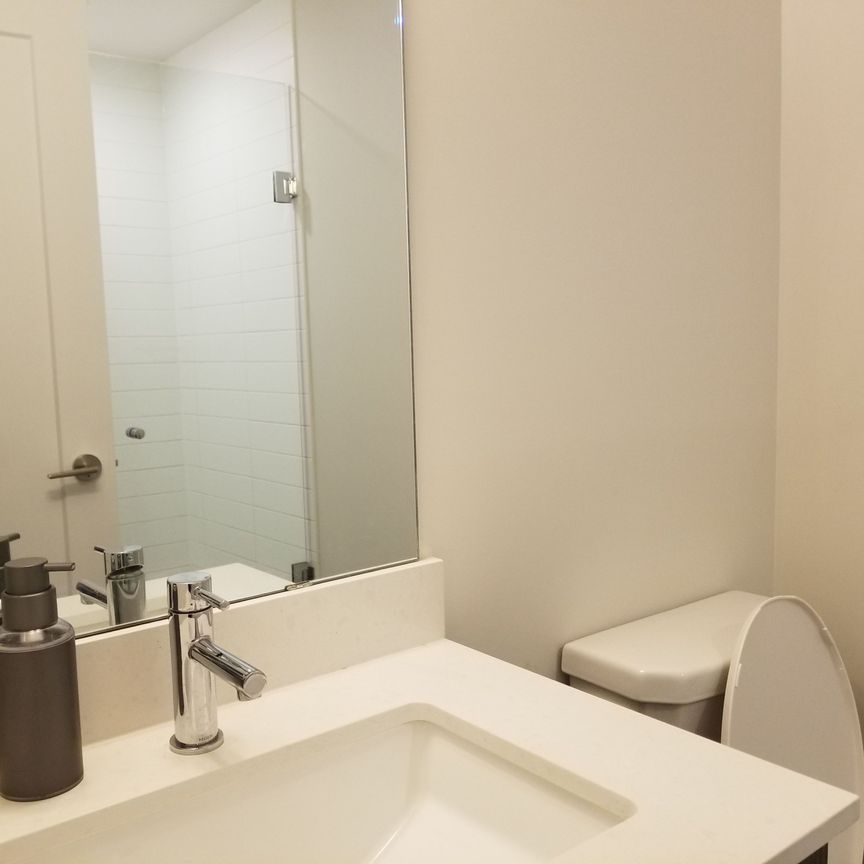 For Lease - 27 Bathurst Street Unit# 415W, Toronto, Ontario - Photo 1