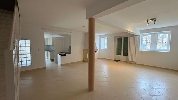 Location Maison 4 pièces 123m² ARCAIS 79210 - Photo 1
