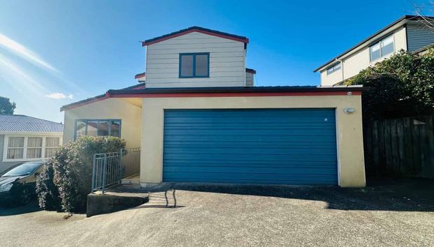 Newly Renovated Family Home in Prime Pakuranga Location” - Photo 1