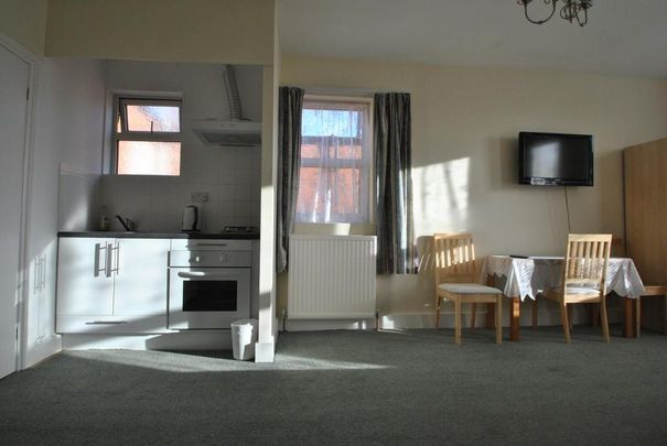 Studio to rent - Photo 1