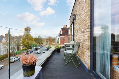 3 Bed Flat, Essex Park Mews, W3 - Photo 3