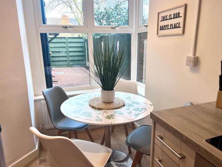 2 bedroom apartment to rent - Photo 5