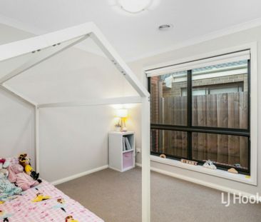 35 Toolern Waters Drive, Weir Views VIC, Belconnen - Photo 6