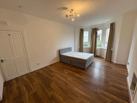 3 bedroom flat to rent - Photo 3