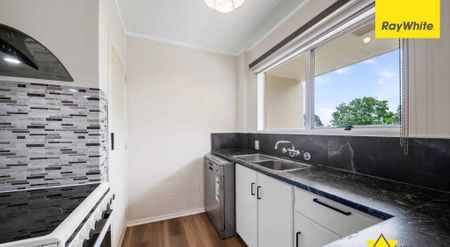 Sunny Retreat in a Peaceful New Lynn Cul-de-Sac - Photo 2