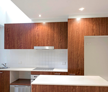 Inner City Living! - Photo 3
