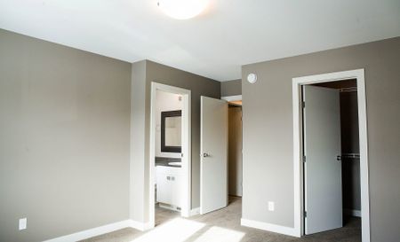 189 Mckenzie, Steinbach, MB - Photo 3