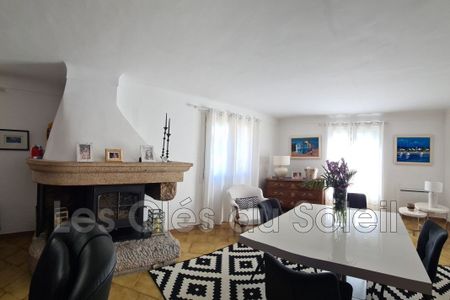 Location Maison 3 pièces 134m² ST CYR SUR MER 83270 - Photo 2