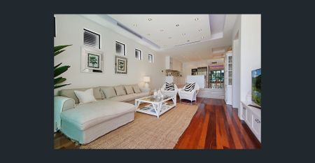 Stylish & Spacious Living in a Quiet Southport Pocket - Photo 3