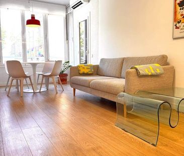 Barcelona, Catalonia 08012 - Photo 5