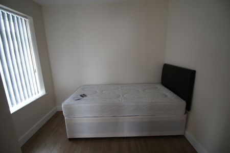 4 Bed Student Accommodation - Photo 3