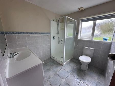 Small dog Ok.2 or 3bedrooms - Includes. Utilities - Photo 5