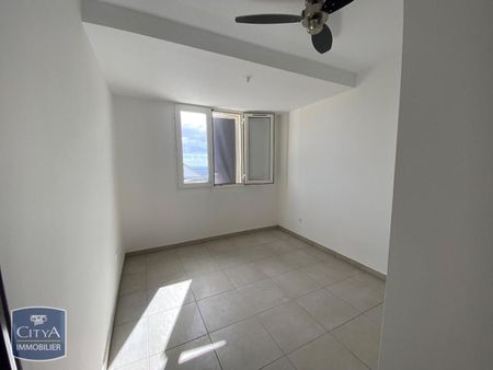 Location Appartement 3 pièces 85m² ST DENIS 97400 - Photo 3