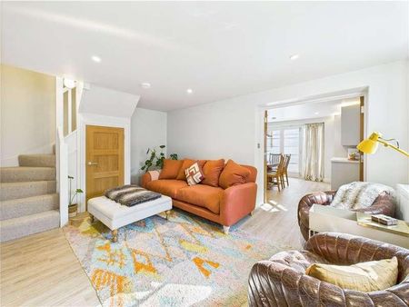 High Street, Crediton, Devon, EX17 - Photo 2