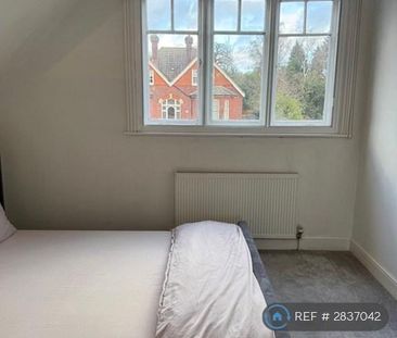 1 bedroom in a flat share to rent - Photo 3