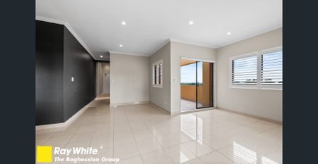 STUNNING PENTHOUSE STYLE UNIT WITH PRIVATE ROOFTOP TERRACE - Photo 2