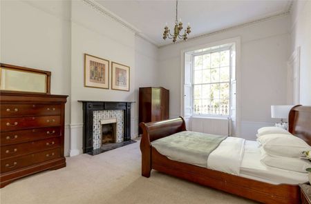 Well presented one bedroom raised ground floor flat with generous and elegant proportions, available on a furnished basis - Photo 5