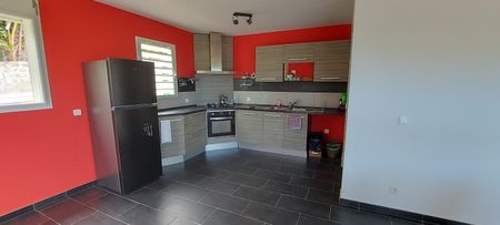 Location Maison 5 pièces 123m² LA RIVIERE 97421 - Photo 4