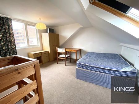 4 bedroom semi-detached house to rent - Photo 5