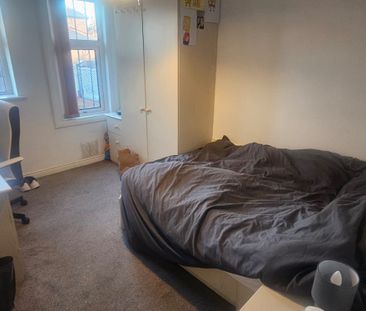 4 Bed - 161B Kirkstall lane, Headingley, Leeds - LS6 3EJ - Student - Photo 2