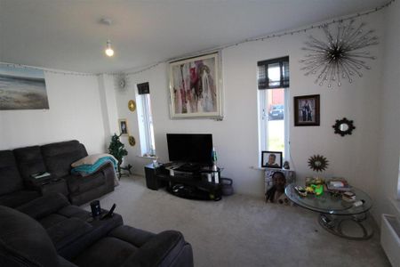3 bedroom detached house to rent - Photo 2