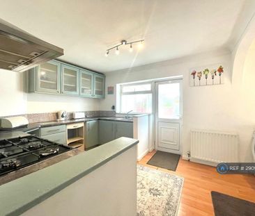 3 bedroom semi-detached house to rent - Photo 2