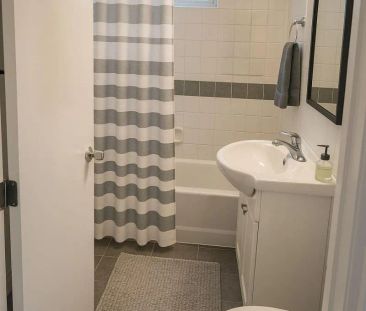 42 DASHWOOD CRESCENT - Photo 4