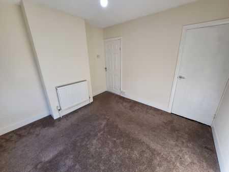 2 bedroom Terraced for rent - Photo 3