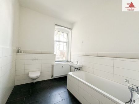 Moderne 2-Raum-Wohnung mit Einbauküche in der oberen Stadt von Annaberg! - Photo 2