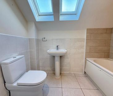 4 bedroom detached house to rent - Photo 3