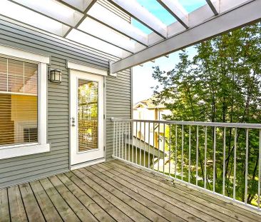 3-BR Townhouse Backing Onto Green Space — 3 Bedrooms Townhouse - Photo 1