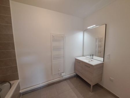 Location Appartement 2 pièces 48m² BONNEVILLE 74130 - Photo 5