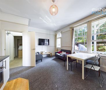 Four double bedroom garden flat, located close to the Seven Dials and within half a mile of Brighton mainline train station. Offered to let furnished. Shares welcome. Available 4th September 2024. - Photo 3