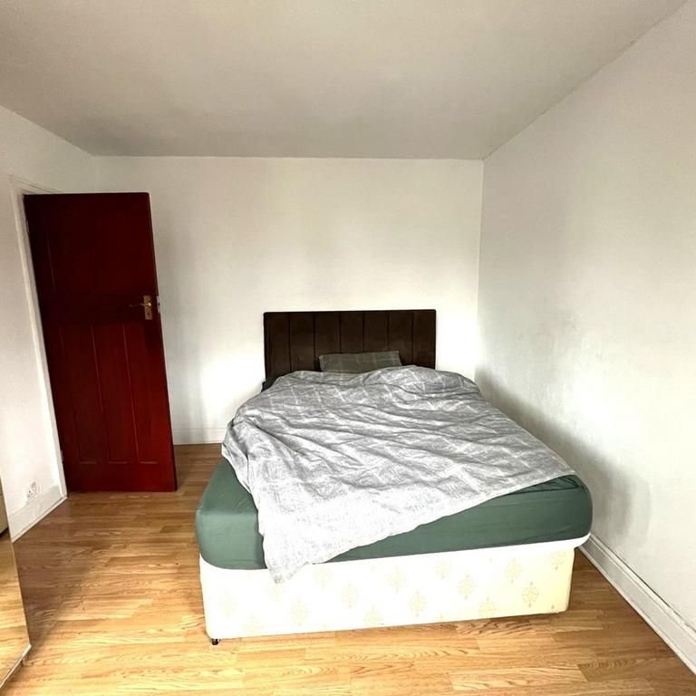 4 bedroom terraced house to rent - Photo 1