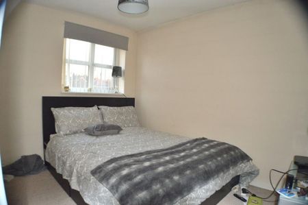 2 bedroom mews to rent - Photo 5