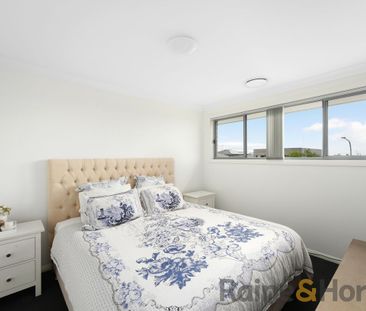 Modern Double-Storey Living in a Prime Gregory Hills Location - Photo 4