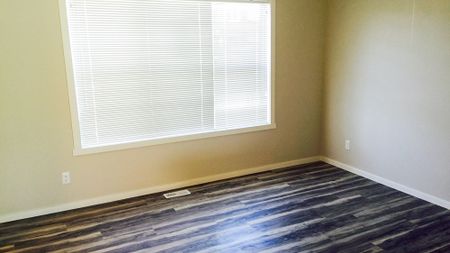 2 Bedroom Townhouse For Rent In Cochrane W/ Double Garage. - Photo 3