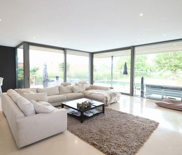 Villa met zwemvijver, grote tuin en dubbele garage te huur! - Photo 5