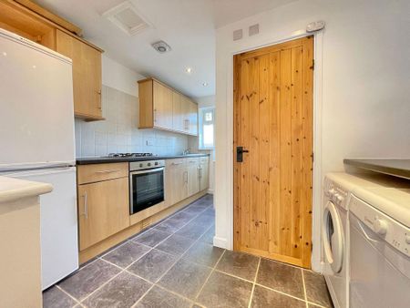 2 bedroom end of terrace house to rent - Photo 5